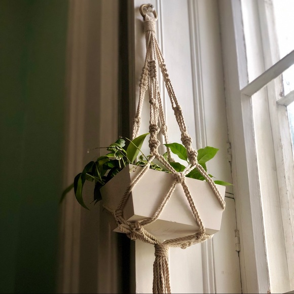 Handmade hanging macrame planter - Picture 3 of 5